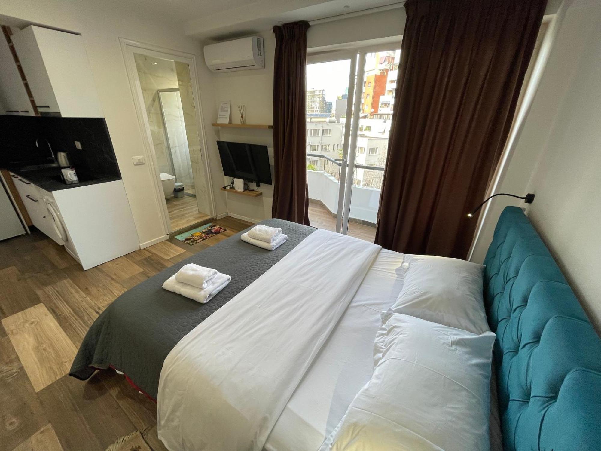 Boutique Central Studio Apartments Тирана Экстерьер фото