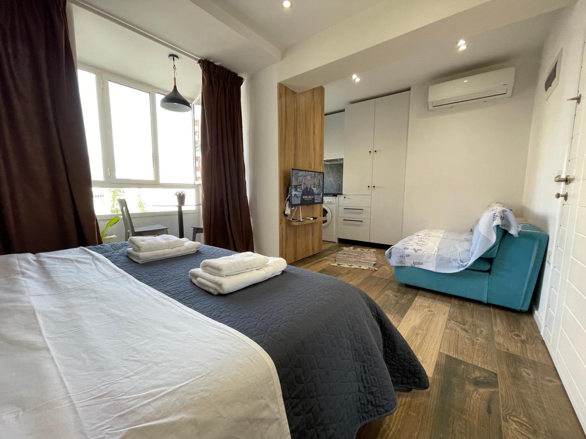 Boutique Central Studio Apartments Тирана Экстерьер фото